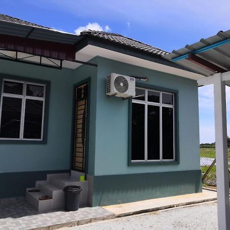 Ummi'S Homestay Besut Кампунг-Куала-Бесут Экстерьер фото