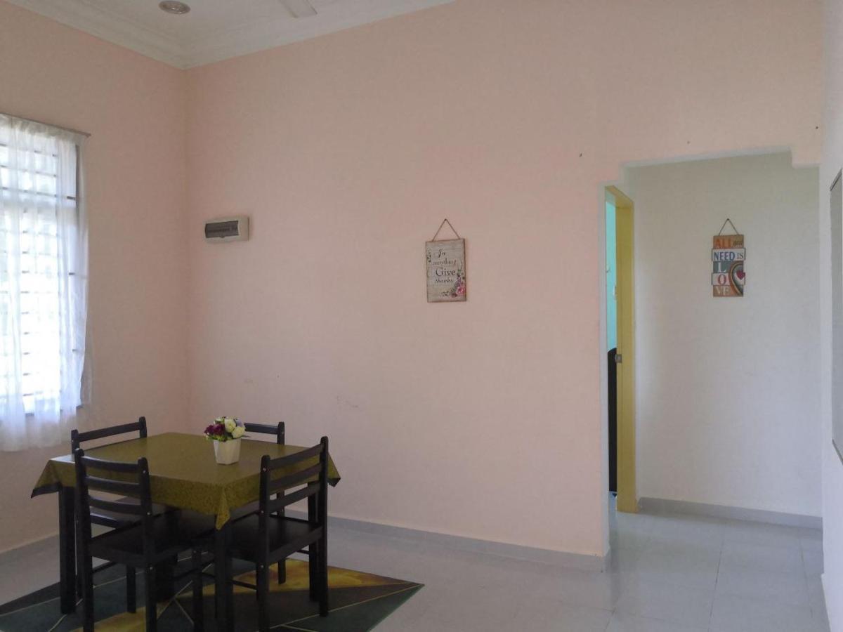 Ummi'S Homestay Besut Кампунг-Куала-Бесут Экстерьер фото